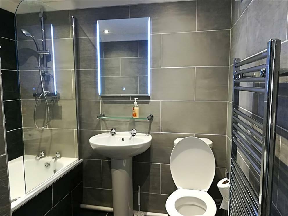2 Bedroom Modern Apartment, Uplands, Swansea Bagian luar foto