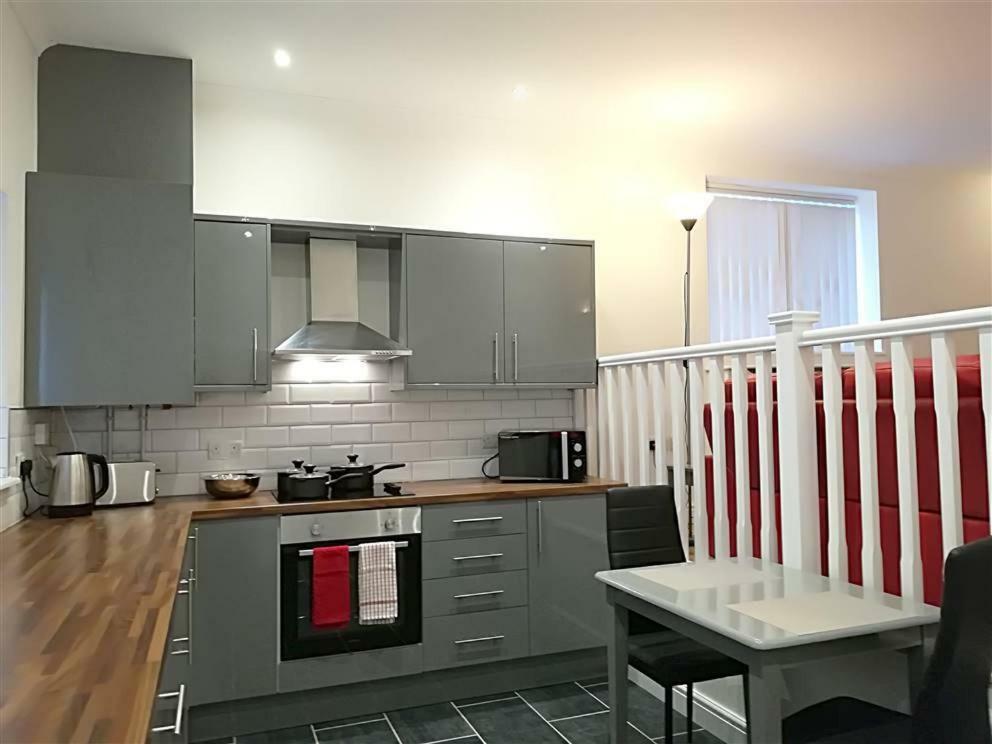 2 Bedroom Modern Apartment, Uplands, Swansea Bagian luar foto
